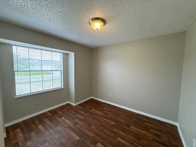 Building Photo - Spacious and beautiful 3 Bedroom Home!