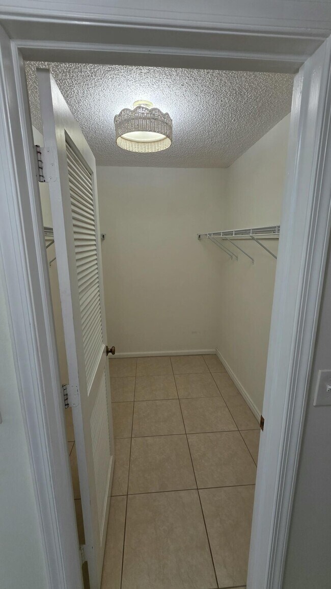 Building Photo - 23305 Barwood Ln N