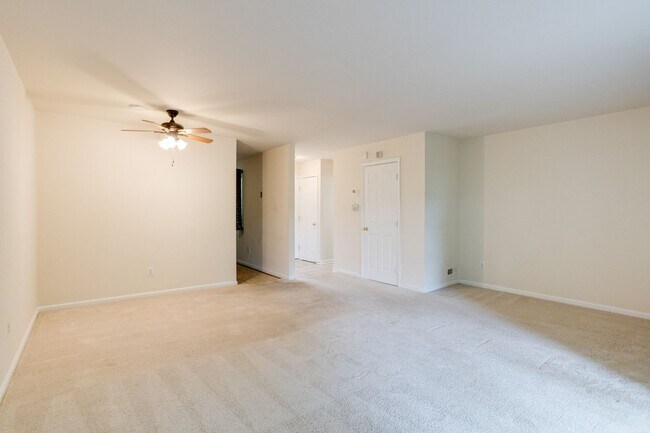 Building Photo - Crofton Condo For Rent