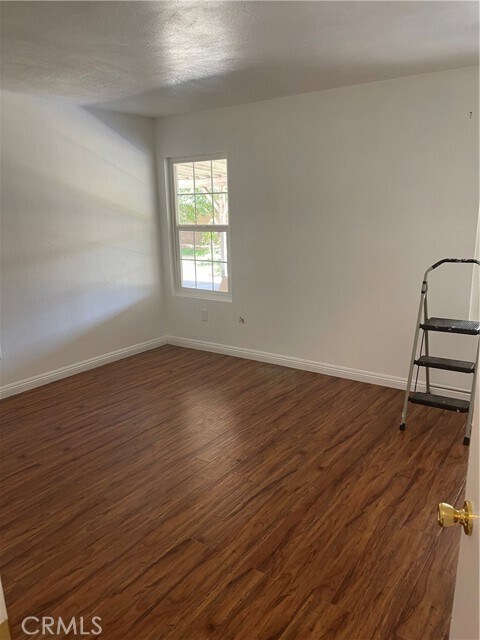 Building Photo - 1049 S Alice Ave