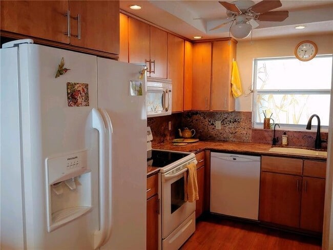 Building Photo - 401 Briny Ave