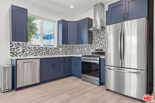 Building Photo - 119-119 S Myers St