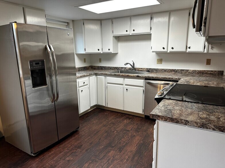 Building Photo - 85 Pepperdine dr