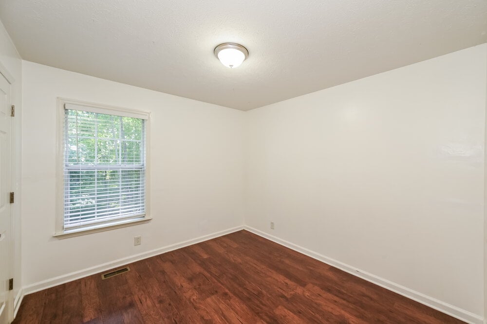 Building Photo - 4936 Deerhaven Dr