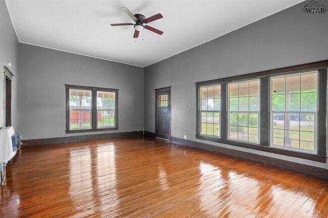 Building Photo - 816 E Gilbert St