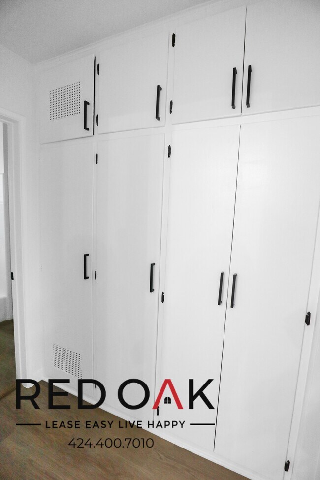 Building Photo - Modern, Spacious, Remodeled One Bedroom wi...