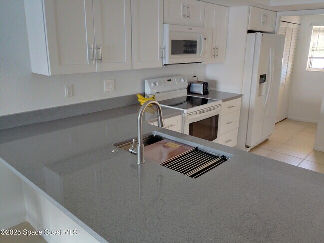 Building Photo - 200 S Banana River Blvd