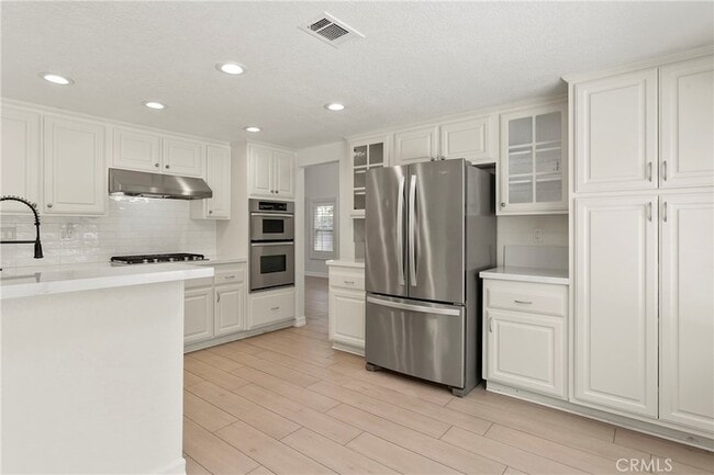 Building Photo - 28501 El Sur