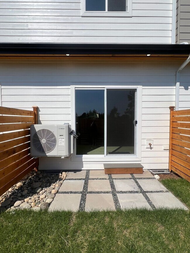 Building Photo - 2155 Siddle Loop