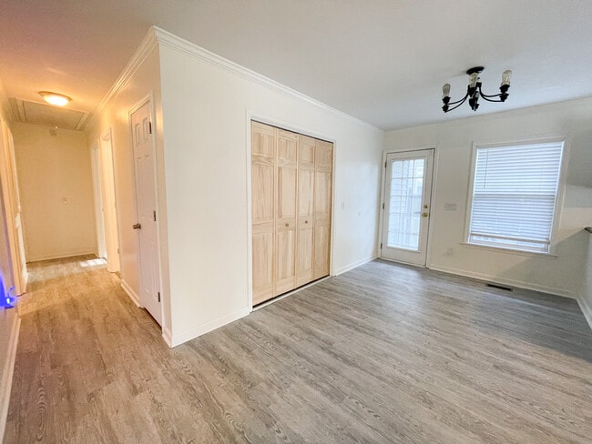 Building Photo - 405 Cami Forest Ln