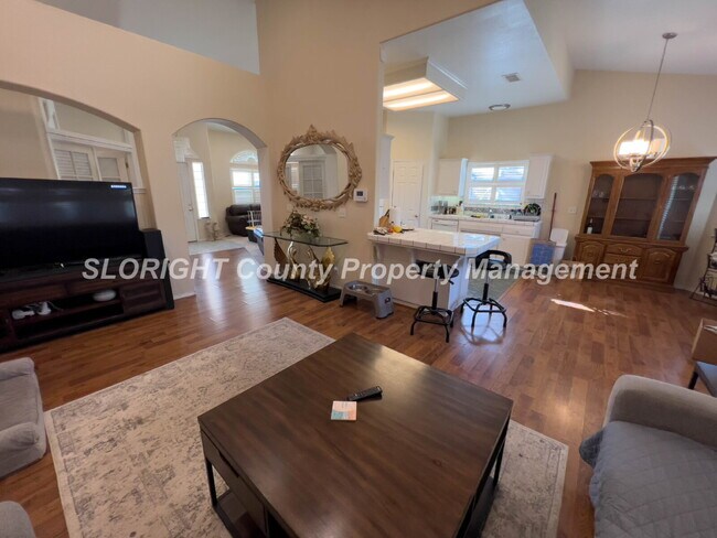 Building Photo - AVAILABLE MAY - 3 Bedroom / 2 Bathroom Paso Robles Home