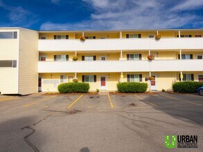Building Photo - Modern 1 bedroom condo with garage for ren...
