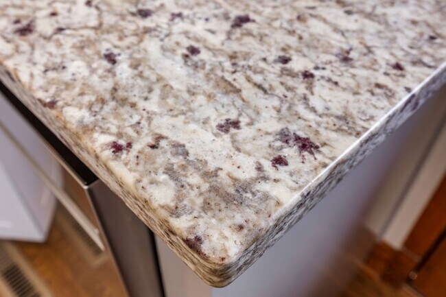 Building Photo - Meticulously maintained 3-bedroom, 2-bath ...