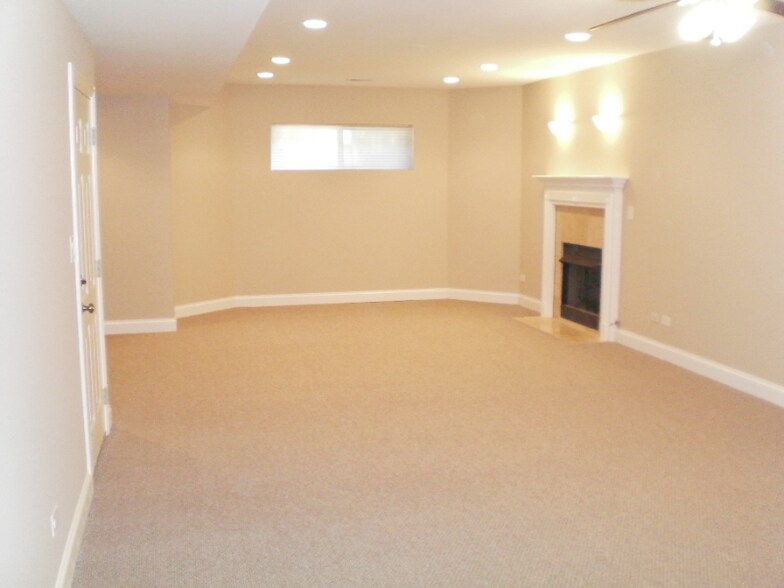 Building Photo - 6546 S Kenwood Ave
