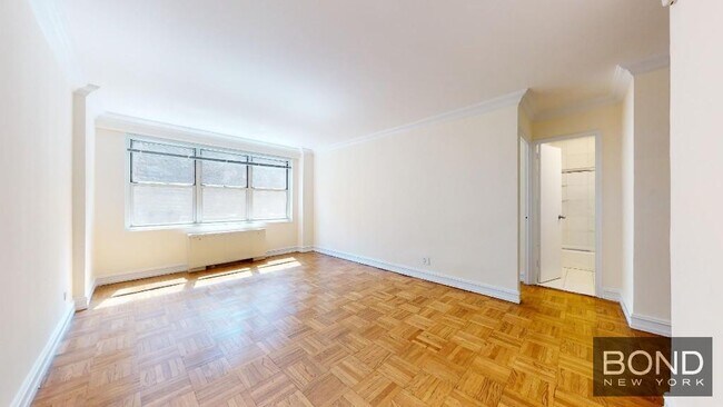 Primary Photo - 888 Eighth Avenue