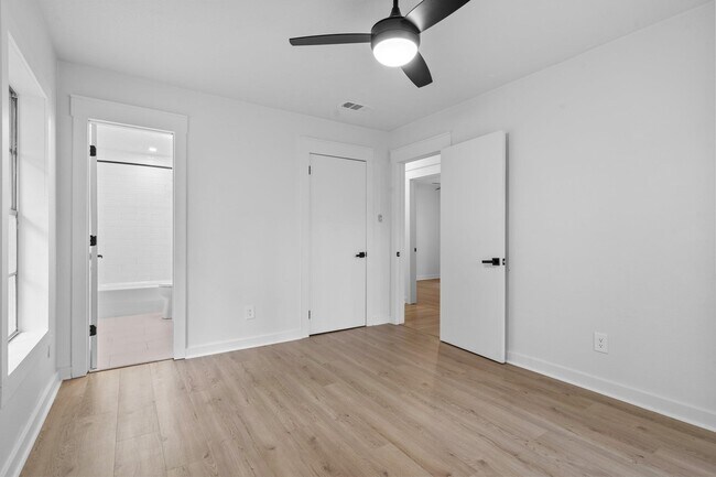 Building Photo - 3333 Meadow Hill Rd