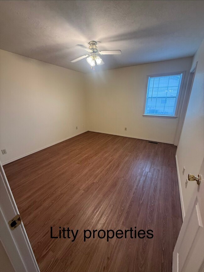 Building Photo - 1516 Fair Park Cir