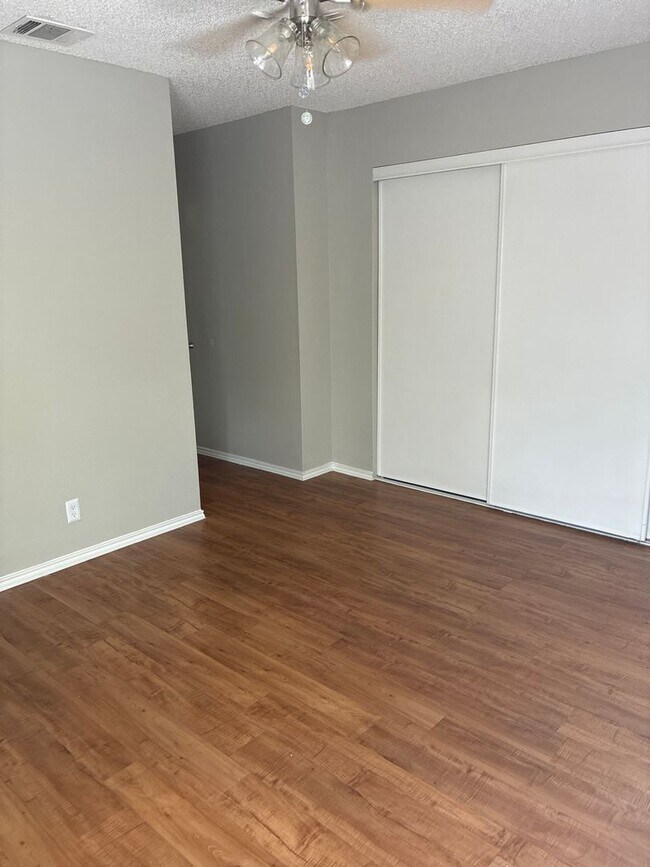 Building Photo - 7814-7816 Las Olas Blvd