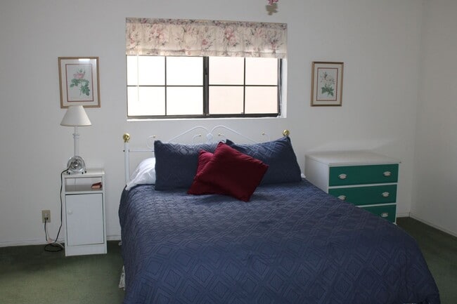 Building Photo - Riverfront 4 Bedroom Vacation Home Includes utiliities