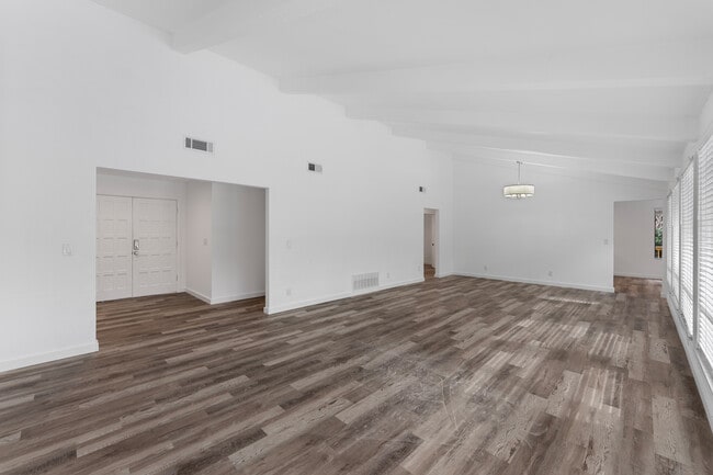 Building Photo - 886 Quail Run