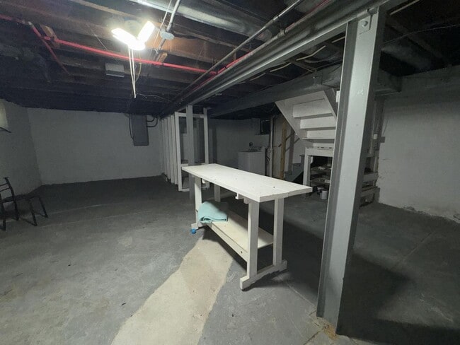 Building Photo - 5741 Floy Ave