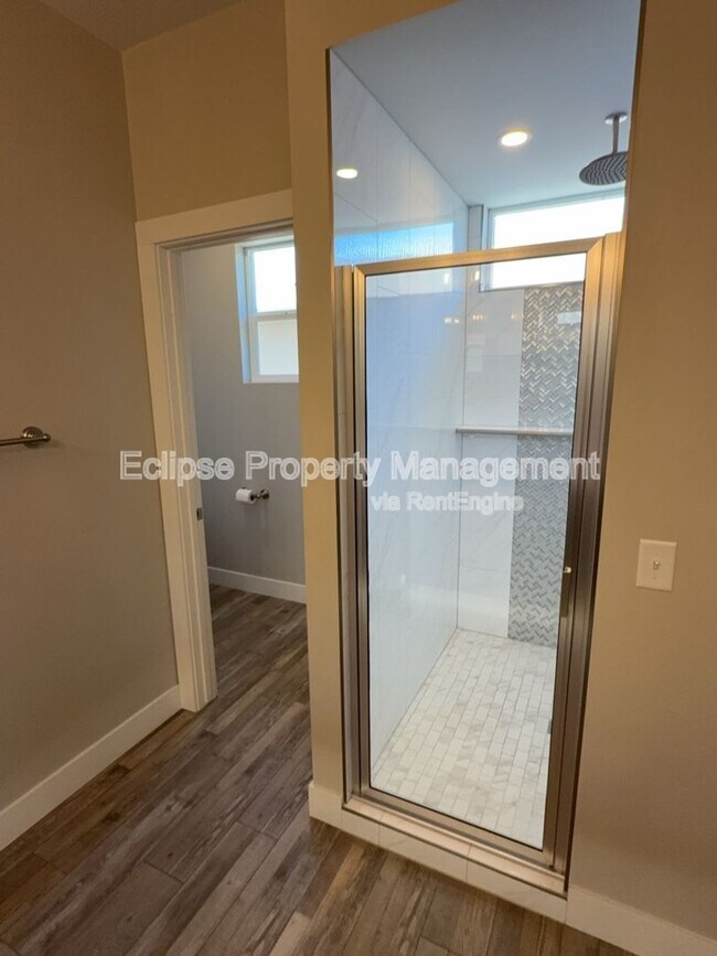 Building Photo - 679 Eadin Ln