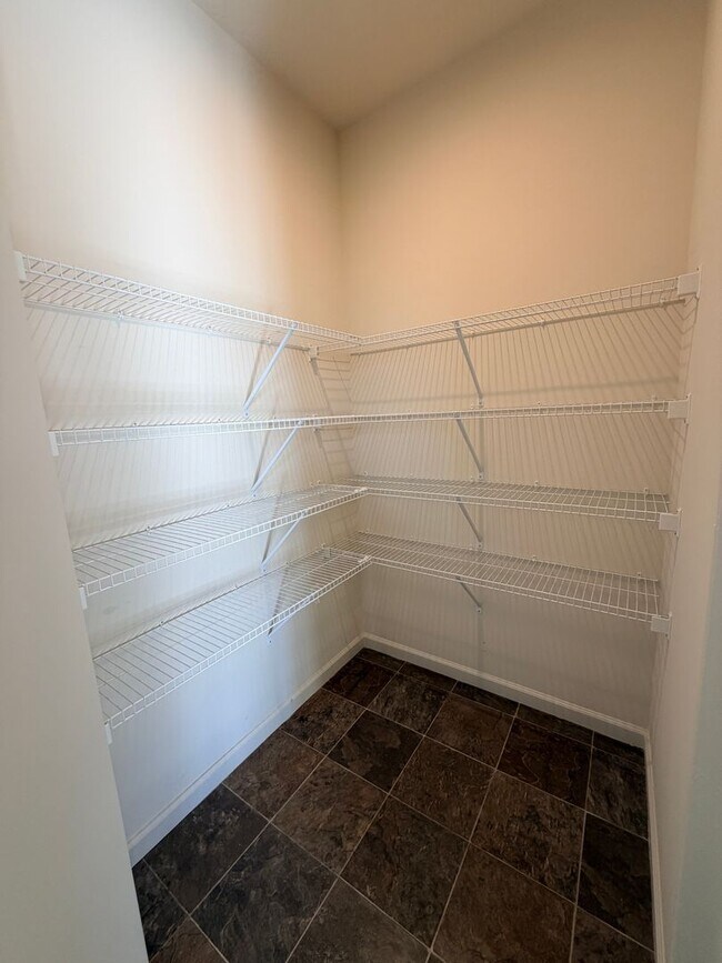 Building Photo - 15545 Westmoor Ave