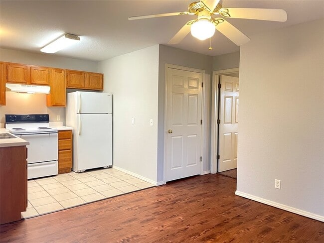 Building Photo - 1131 Oakland Ave