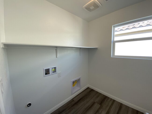 Building Photo - 2212 Stone Well Rd