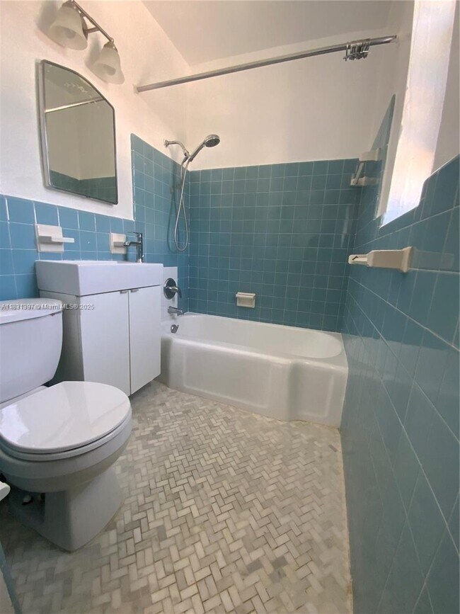 Building Photo - 10074 E Bay Harbor Dr