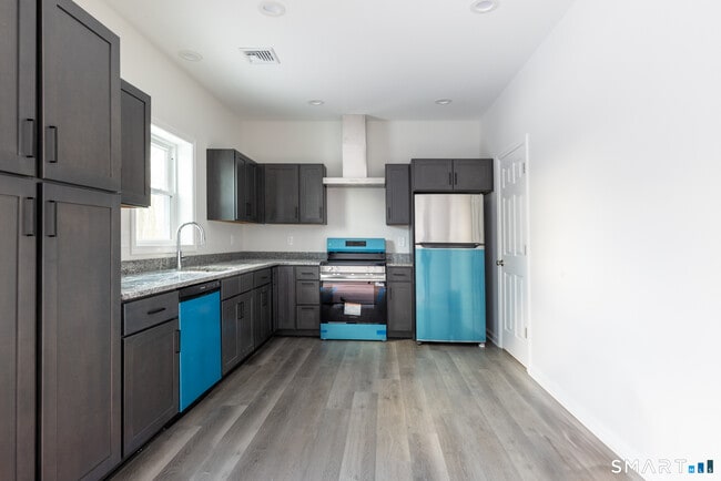 Building Photo - 75 High St