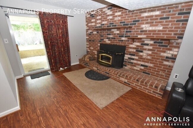 Building Photo - 1119 Crestview Dr