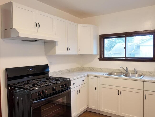 Building Photo - 117 Woodland Dr