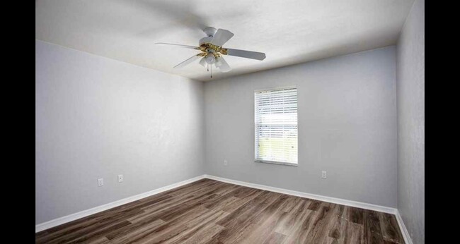 Building Photo - Bright and spacious home in Eagle Point!