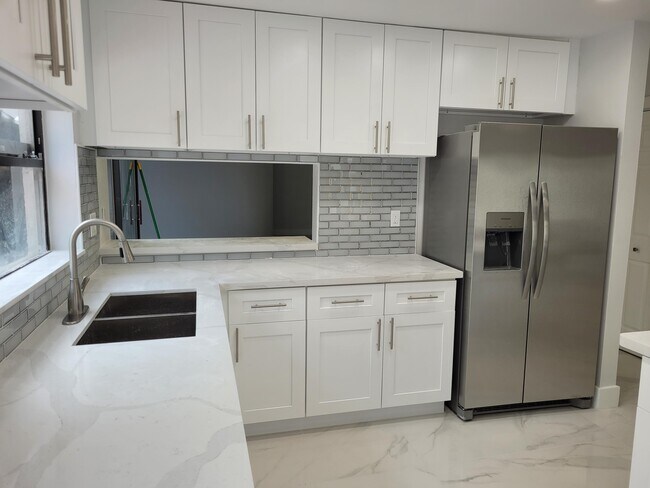 Building Photo - 4105 N 48th Ave