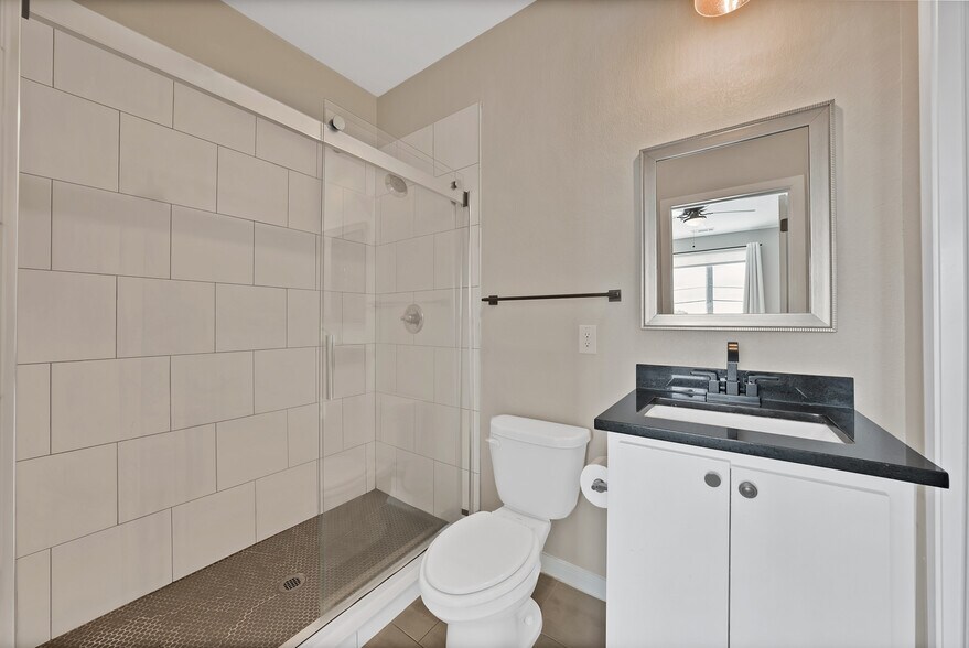 Building Photo - 4635 Calmont Ave