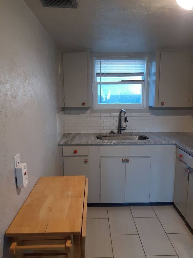Building Photo - Nice Corner Lot