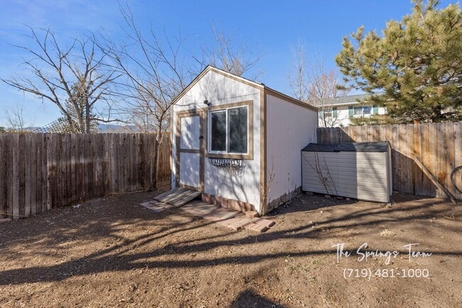 Building Photo - CHARMING 5BD/3BA NEAR FT CARSON - Deposit Waiver Available