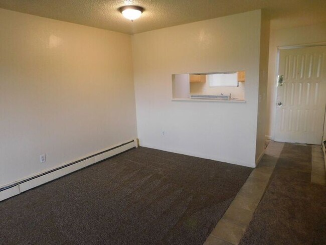 Building Photo - Charming 2-Bed Condo Near CMU & St. Mary’s – Great Amenities & Prime Location!