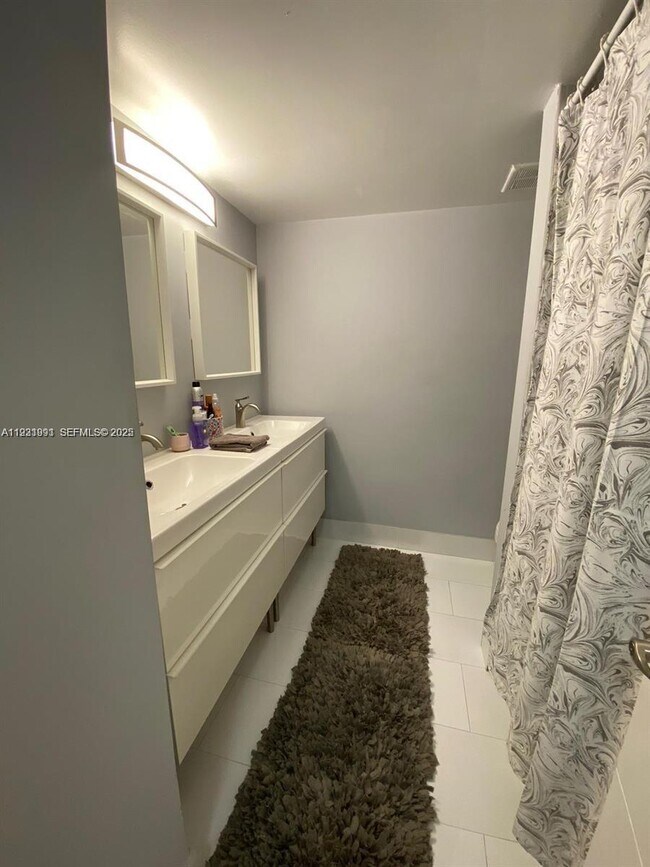 Building Photo - 455 S Pine Island Rd