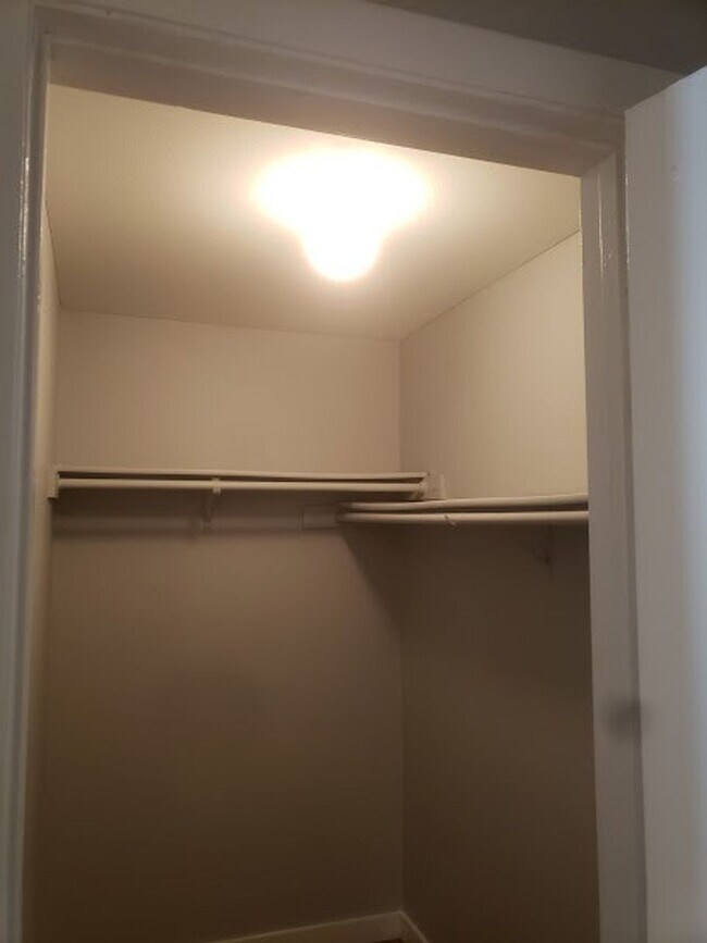Building Photo - COMING SOON! 1 BED 1 BATH IN THE HEART OF SUNRISE