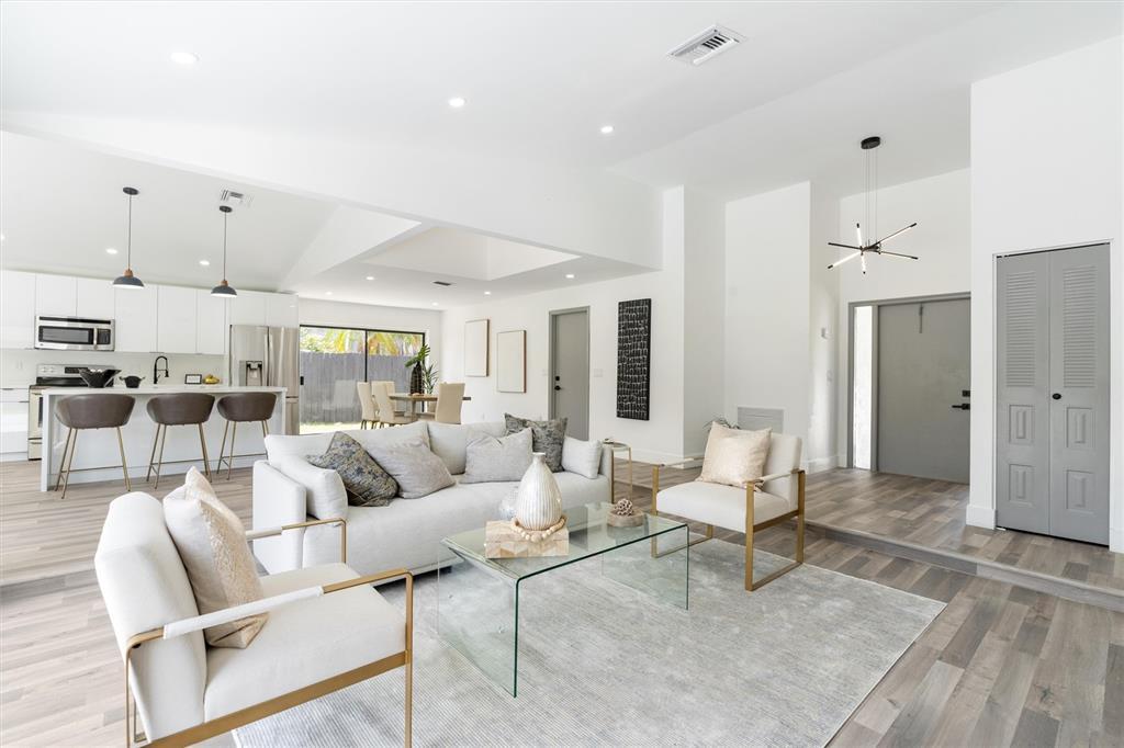 Building Photo - 4920 NW 83rd Ter