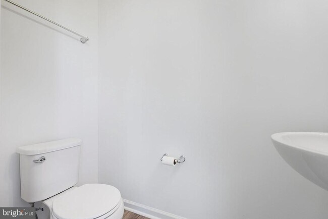 Building Photo - 38 Kirby Ct