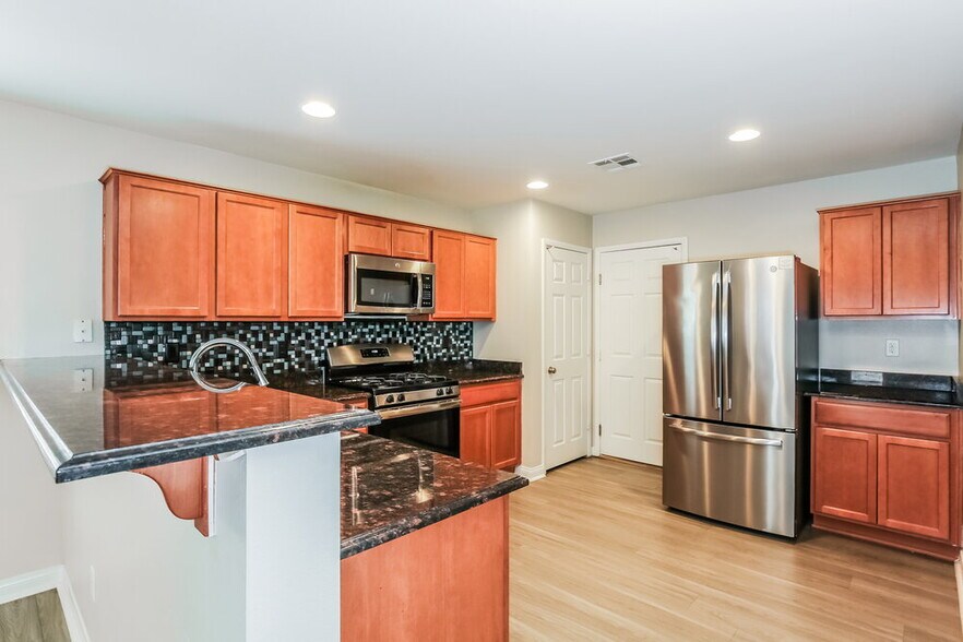 Building Photo - 7942 Bliss Hill Ct