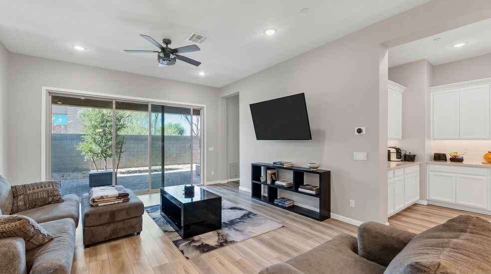 Living - 14027 W Desert Flower Dr