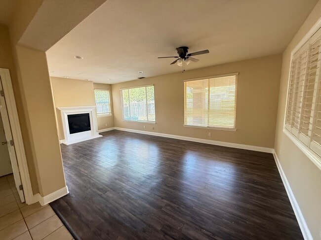 Building Photo - 2212 Maloney Dr