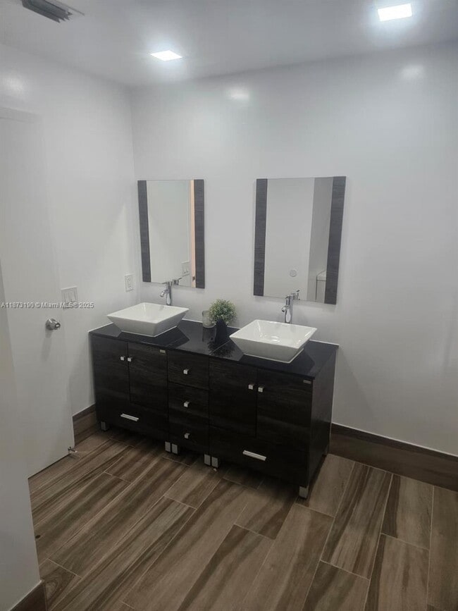 Building Photo - 11047 Longboat Dr