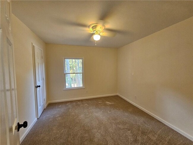 Building Photo - 3228 Turtle Lake Dr SE