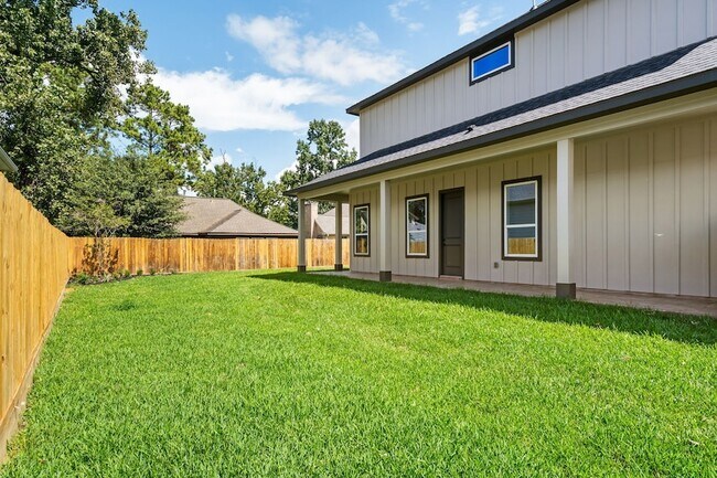 Building Photo - 22806 August Leaf Dr