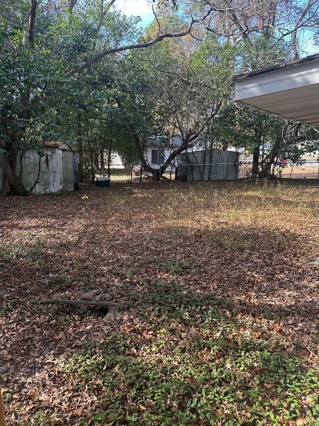 Building Photo - 2638 Deeb Dr